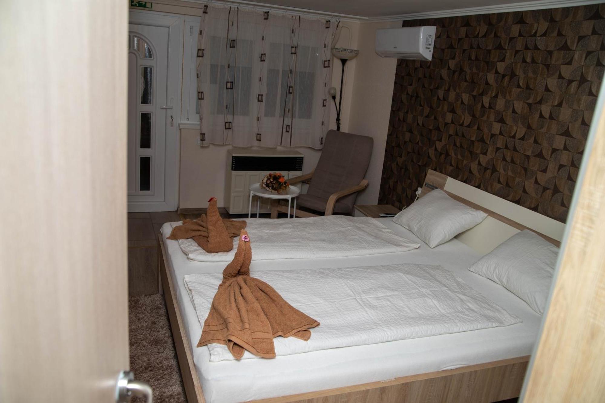Boroka Vendeghaz Turkeve Hotel Bagian luar foto